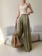 Load image into Gallery viewer, Angela Delicate Qipao Cheongsam Pant
