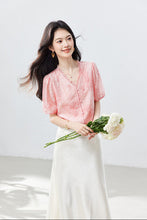 Muatkan imej ke dalam penonton Galeri, Rita Pink Lace V-Neck Longevity Top
