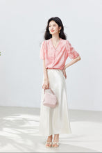 Muatkan imej ke dalam penonton Galeri, Rita Pink Lace V-Neck Longevity Top
