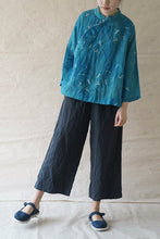 Load image into Gallery viewer, Crane Hibiscus Top (Turquoise)
