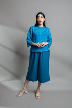 Load image into Gallery viewer, Crane Hibiscus Top (Turquoise)
