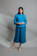 Load image into Gallery viewer, Crane Hibiscus Top (Turquoise)
