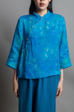 Load image into Gallery viewer, Crane Hibiscus Top (Turquoise)
