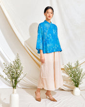 Load image into Gallery viewer, Crane Hibiscus Top (Turquoise)
