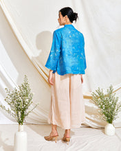 Load image into Gallery viewer, Crane Hibiscus Top (Turquoise)
