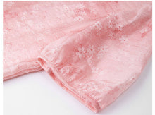 Muatkan imej ke dalam penonton Galeri, Rita Pink Lace V-Neck Longevity Top
