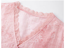 Muatkan imej ke dalam penonton Galeri, Rita Pink Lace V-Neck Longevity Top

