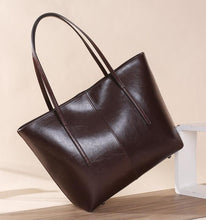 Load image into Gallery viewer, Kelley Messenger Shoulder Bag
