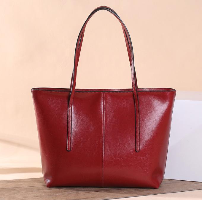 Kelley Messenger Shoulder Bag