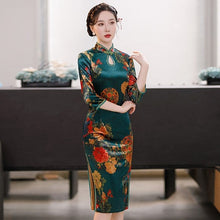 Load image into Gallery viewer, 3/4 Sleeve Knee Length Traditional Cheongsam Floral Velvet Chinese Dress
