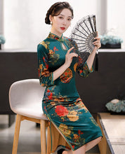 Load image into Gallery viewer, 3/4 Sleeve Knee Length Traditional Cheongsam Floral Velvet Chinese Dress
