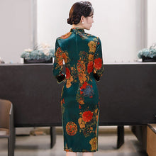 Load image into Gallery viewer, 3/4 Sleeve Knee Length Traditional Cheongsam Floral Velvet Chinese Dress
