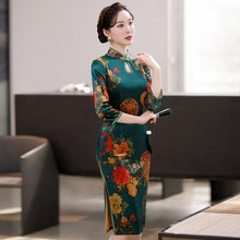 Load image into Gallery viewer, 3/4 Sleeve Knee Length Traditional Cheongsam Floral Velvet Chinese Dress
