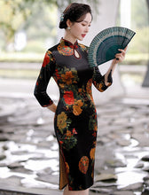 Load image into Gallery viewer, 3/4 Sleeve Knee Length Traditional Cheongsam Floral Velvet Chinese Dress
