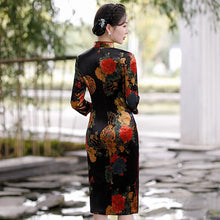 Load image into Gallery viewer, 3/4 Sleeve Knee Length Traditional Cheongsam Floral Velvet Chinese Dress
