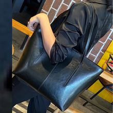 Load image into Gallery viewer, Kelley Messenger Shoulder Bag
