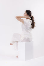 Load image into Gallery viewer, Linen Short Sleeve Top (White)
