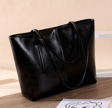 Load image into Gallery viewer, Kelley Messenger Shoulder Bag
